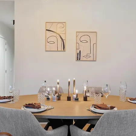 Luxury 2 Bedroom In City Of Apartment *
