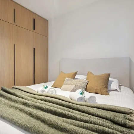Luxury 2 Bedroom In City Of Apartment *